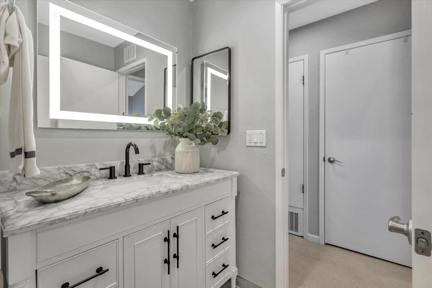 2370 Shoreside Court