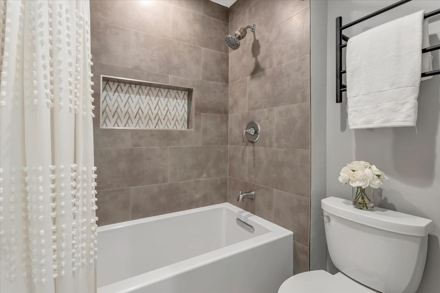 2370 Shoreside Court