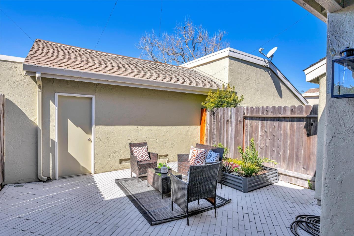 2370 Shoreside Court