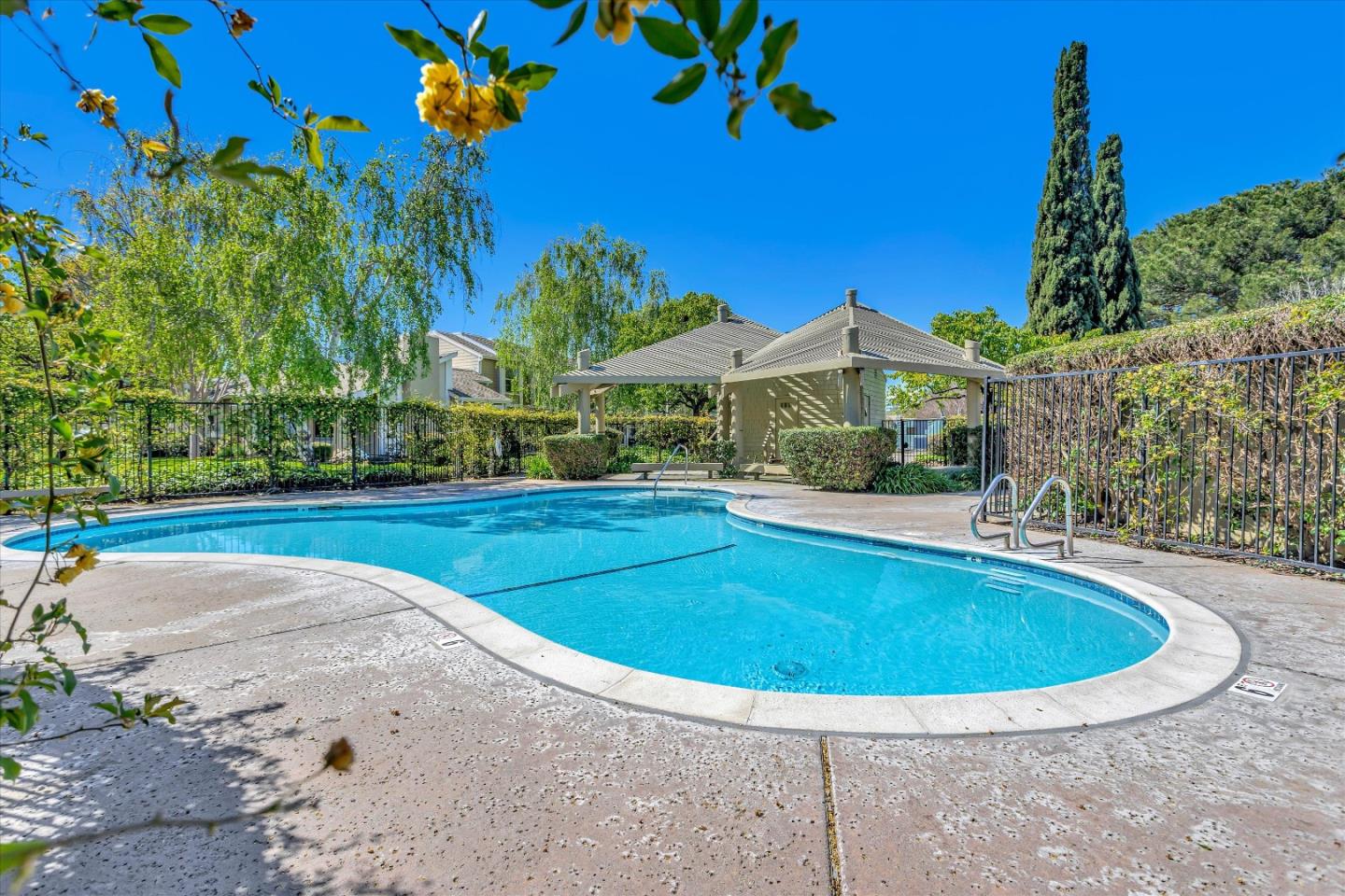 2370 Shoreside Court