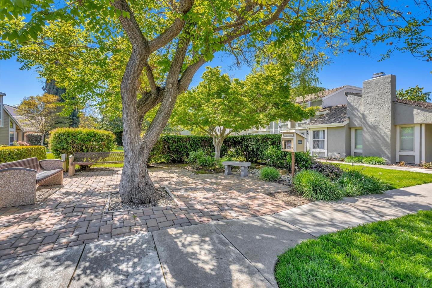 2370 Shoreside Court