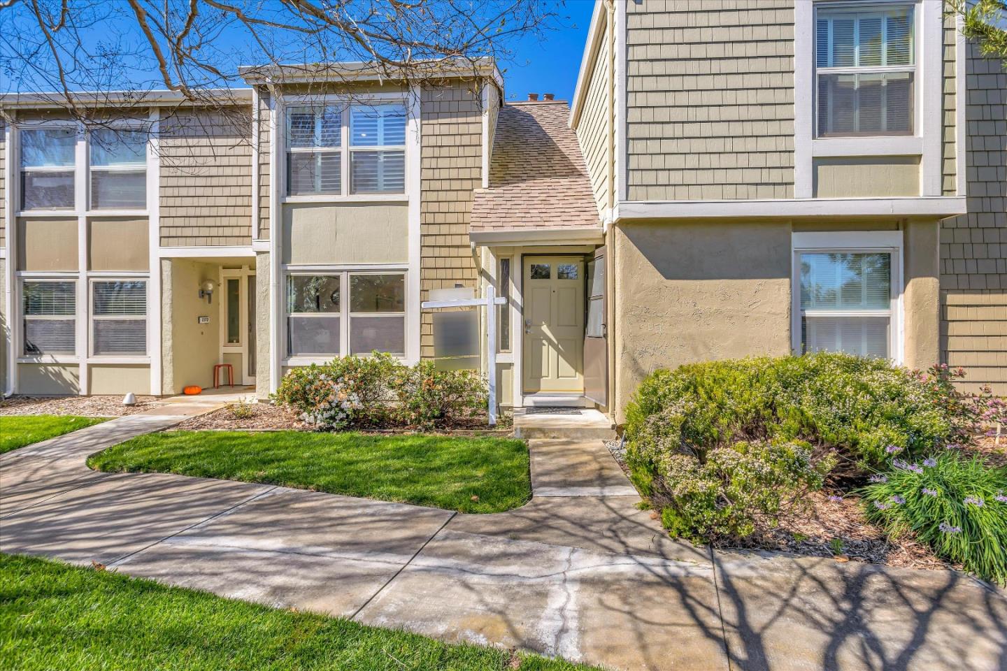 2370 Shoreside Court
