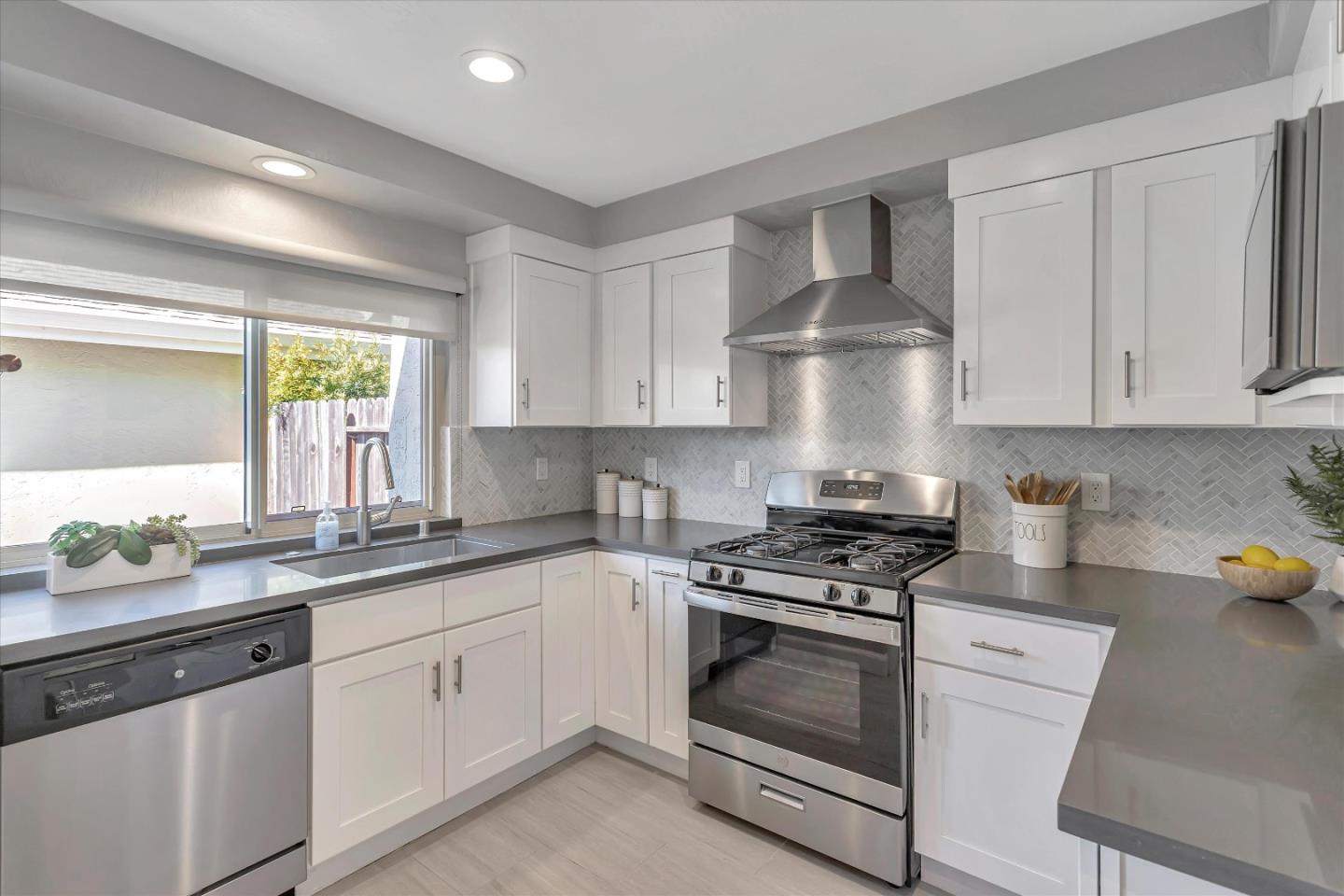 2370 Shoreside Court