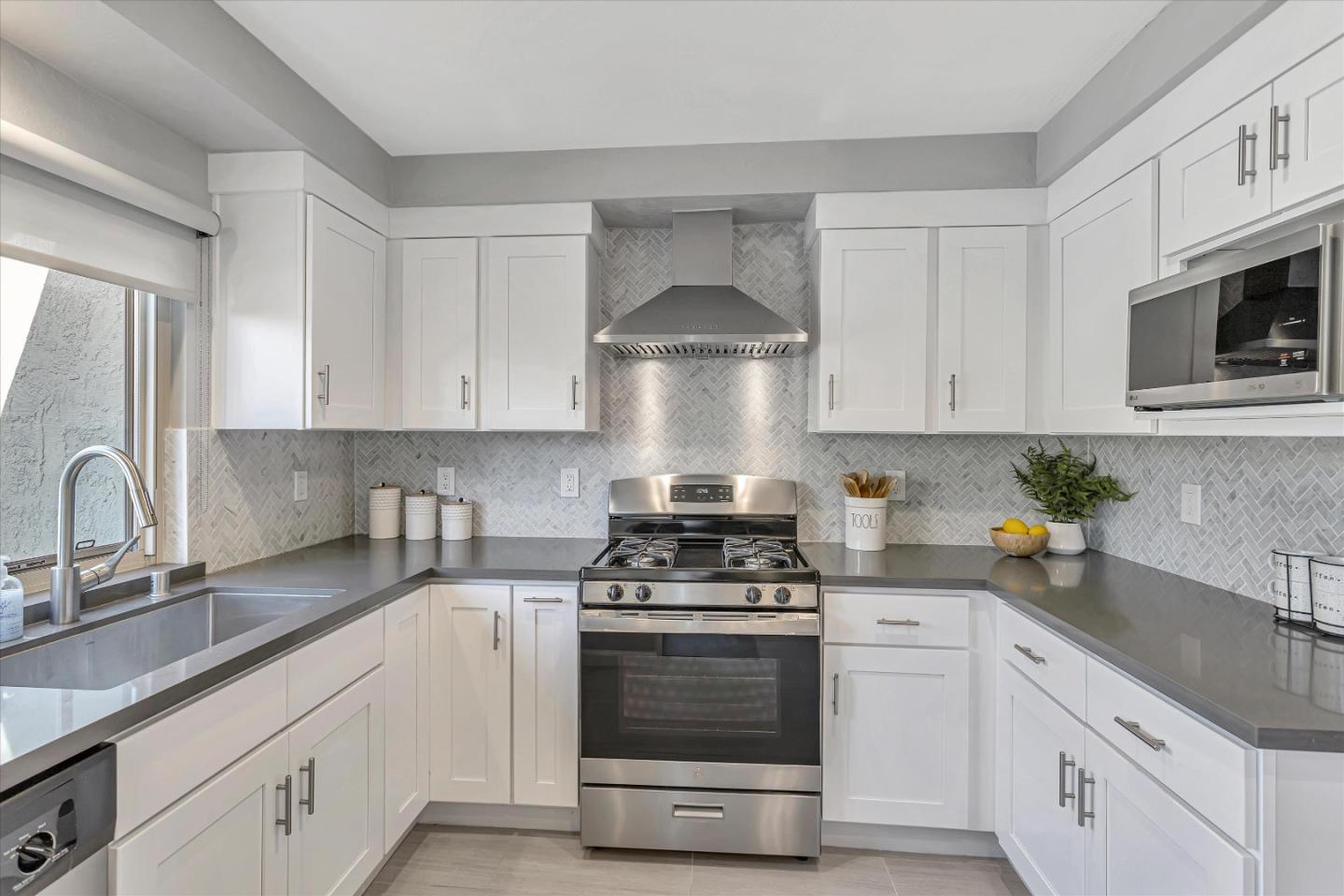 2370 Shoreside Court