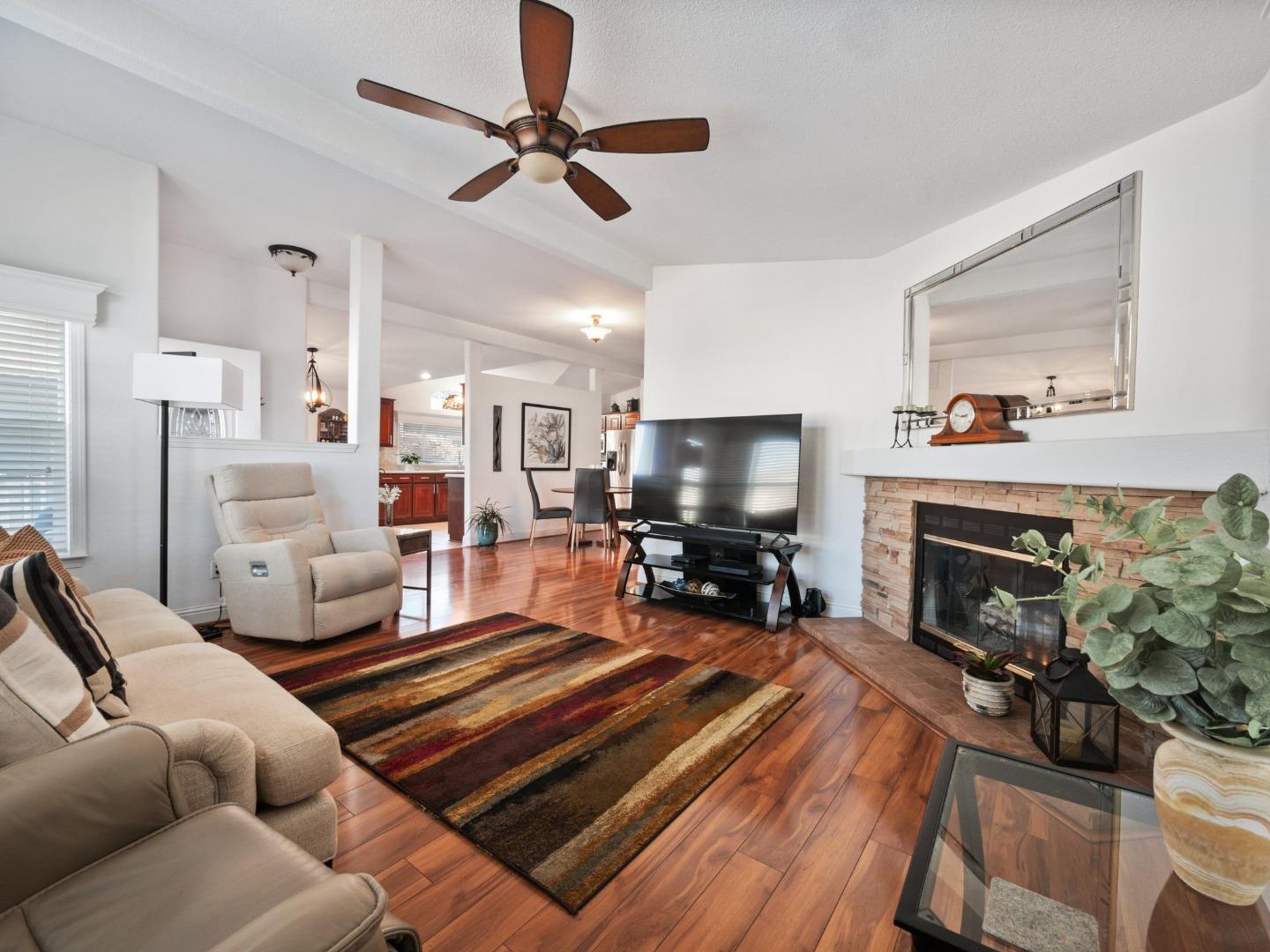 759 Villa Teresa WAY 759