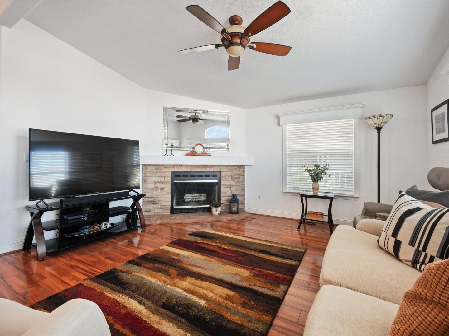 759 Villa Teresa WAY 759