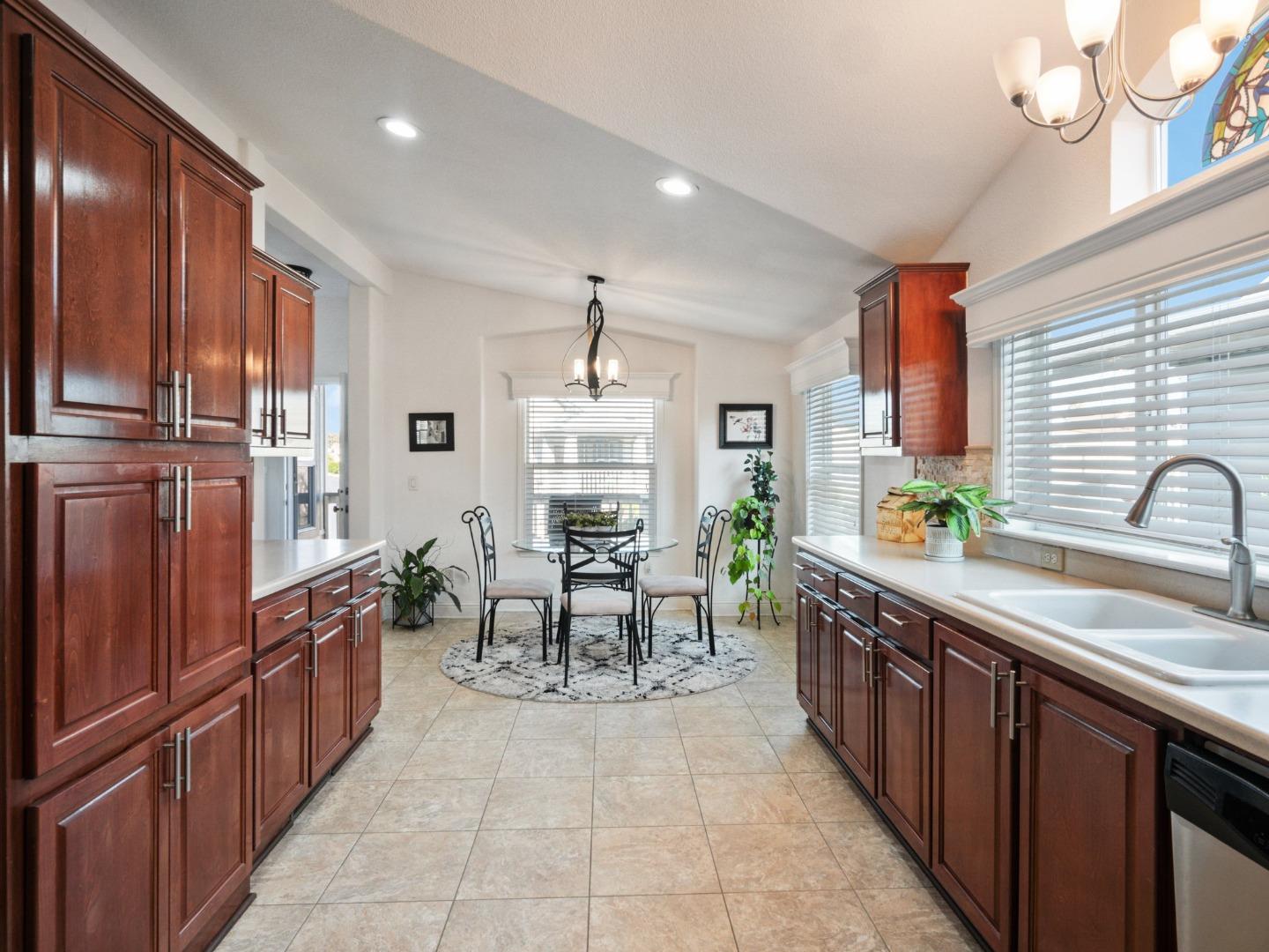 759 Villa Teresa WAY 759