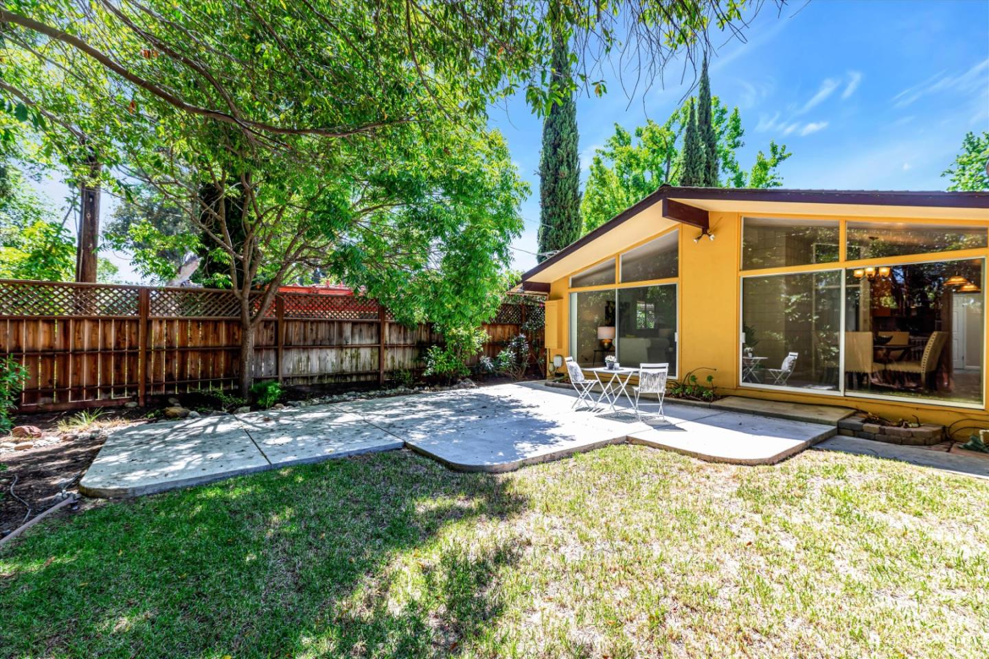 3825 Melody LN