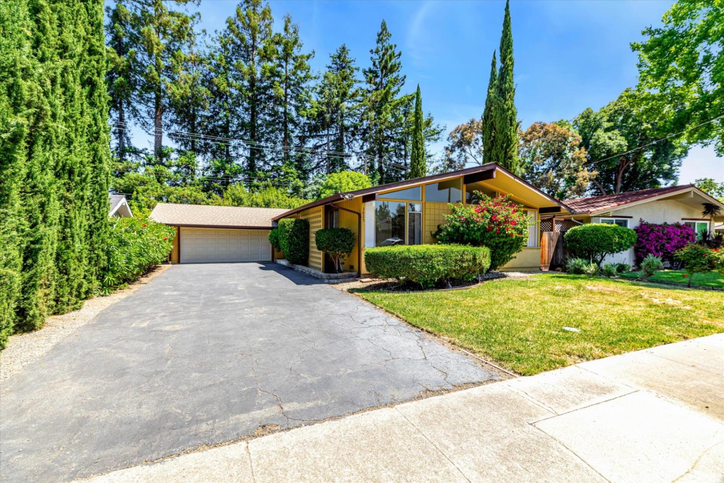 3825 Melody LN
