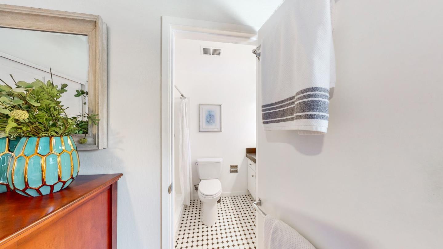 255 S Rengstorff AVE 52