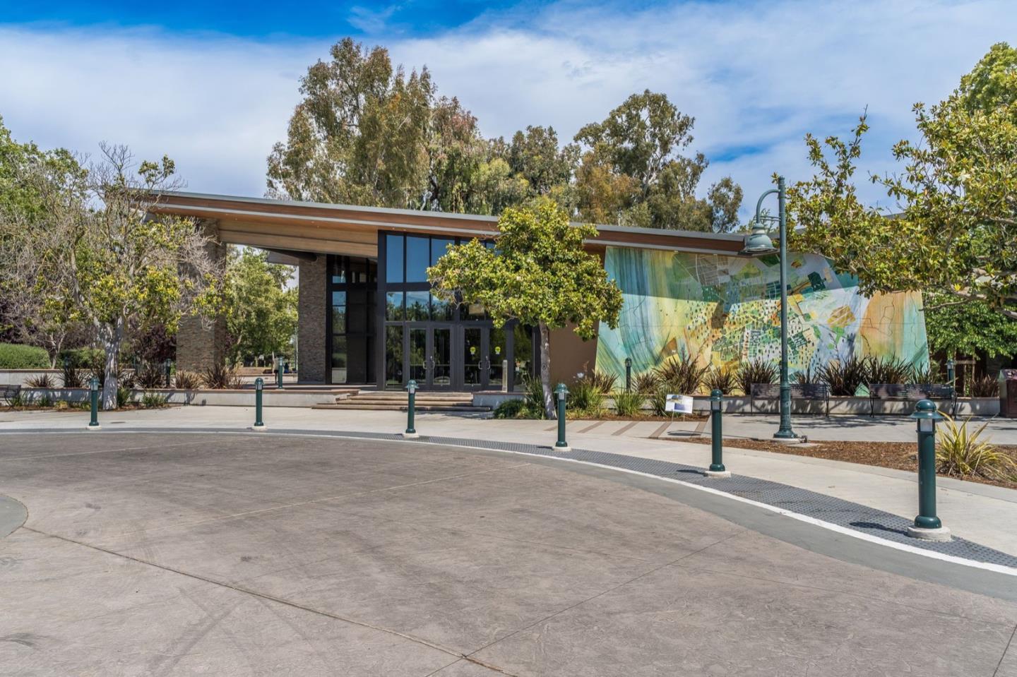 255 S Rengstorff AVE 52