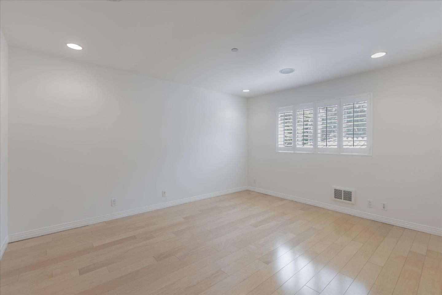 1845 Palm View PL 111