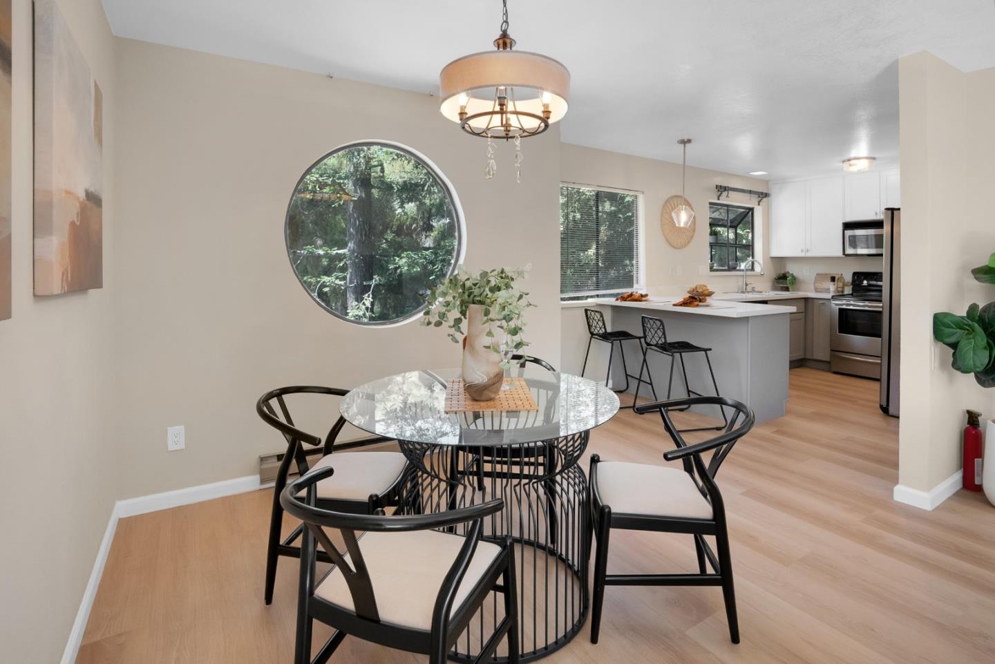 1122 Capri DR