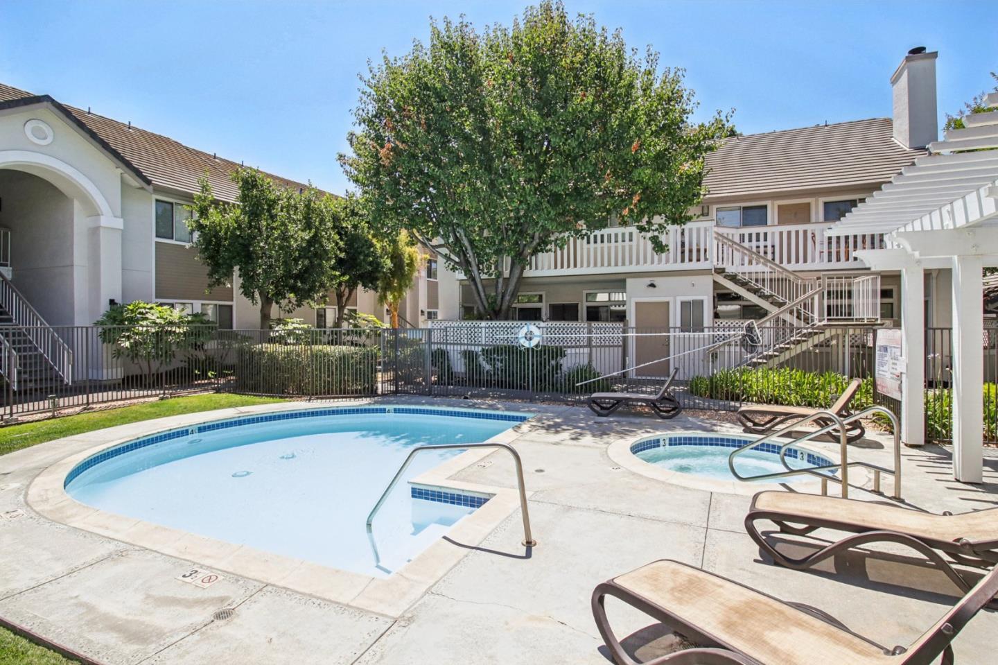 2968 Moorpark Avenue # 2