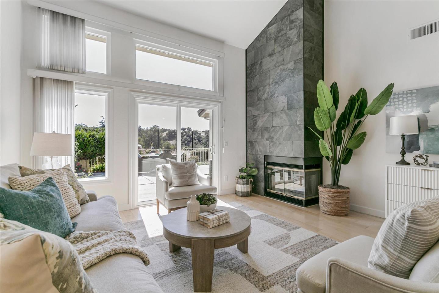 3324 Lake Albano CIR