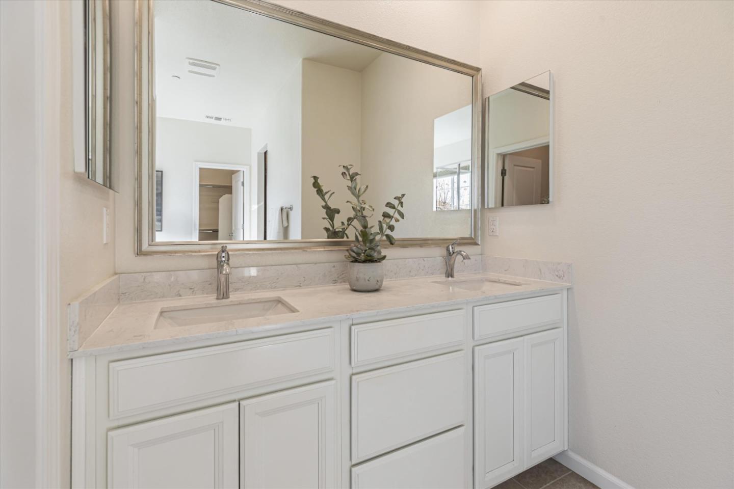 2460 Apple Tree Way