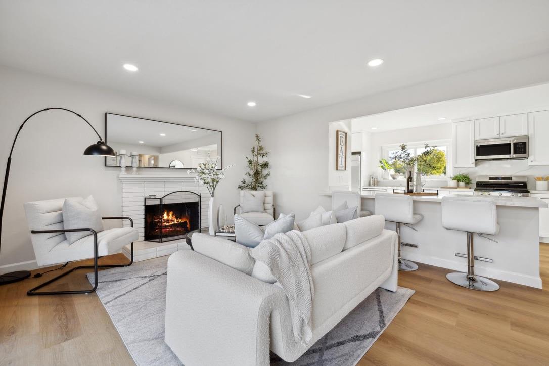 1421 Blossom Hill RD