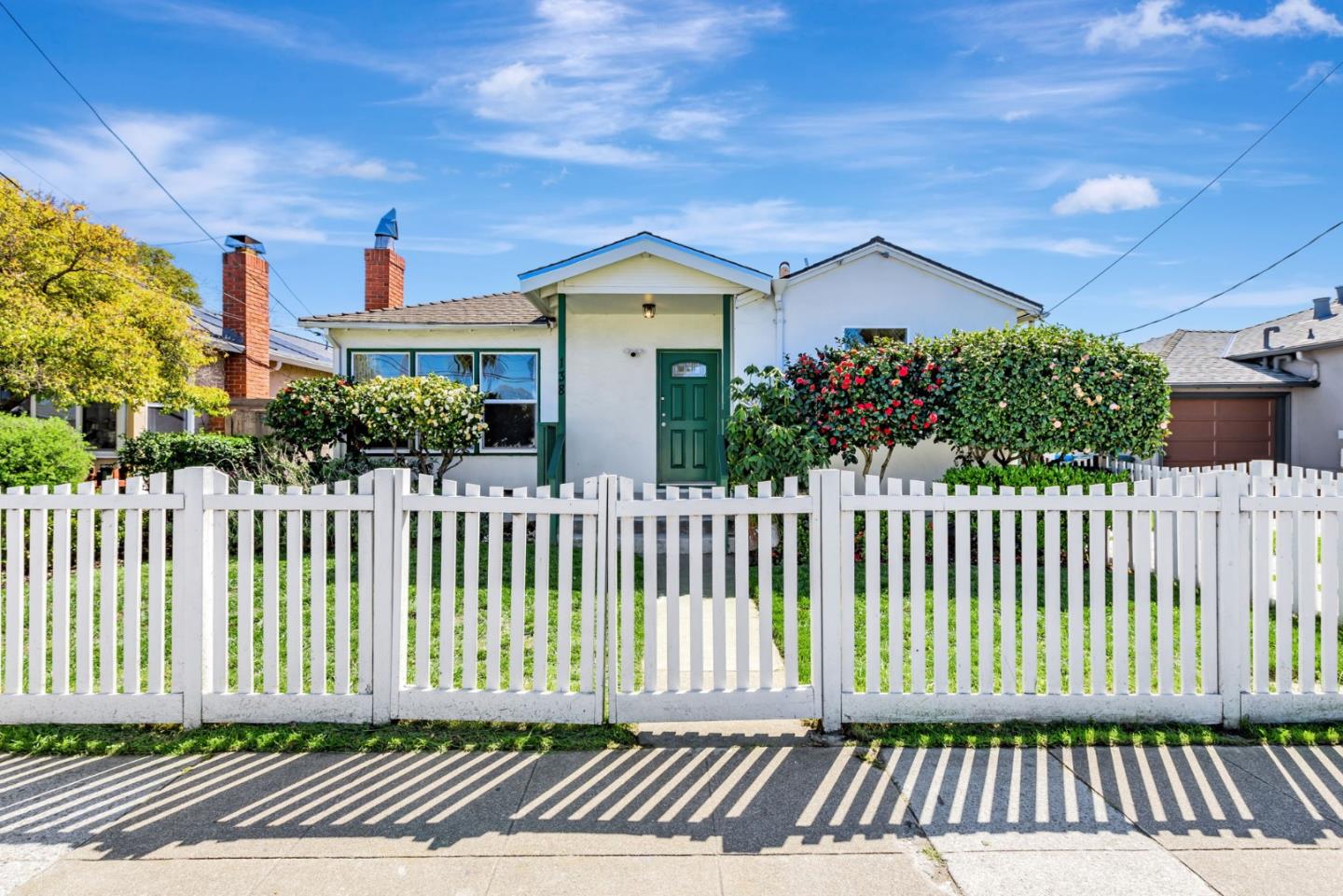 138 E Hillsdale Blvd