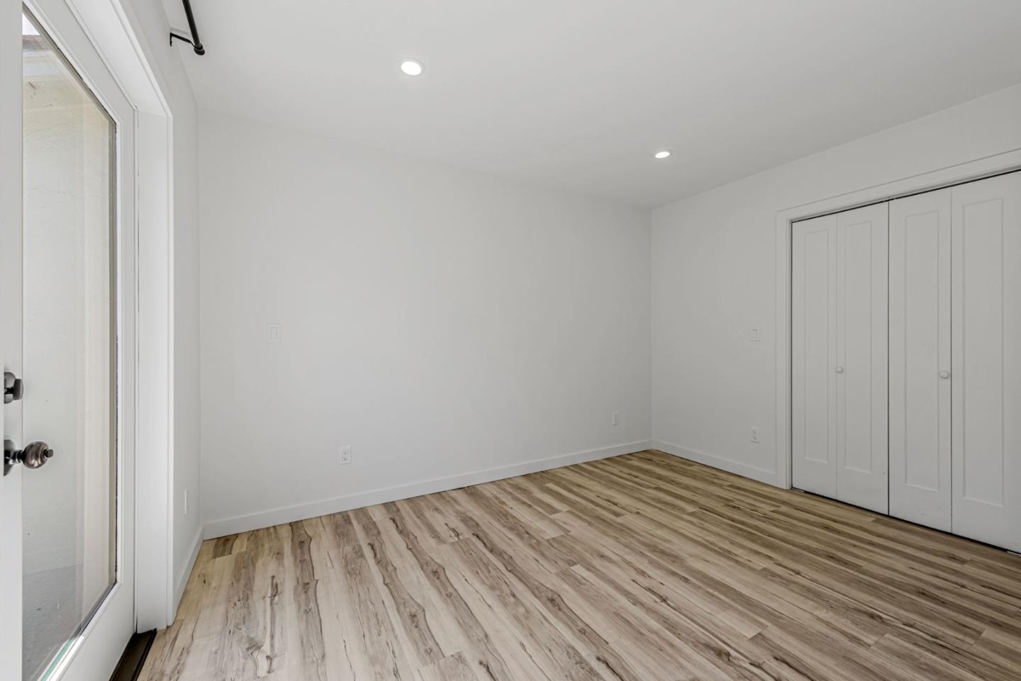 138 E Hillsdale Blvd