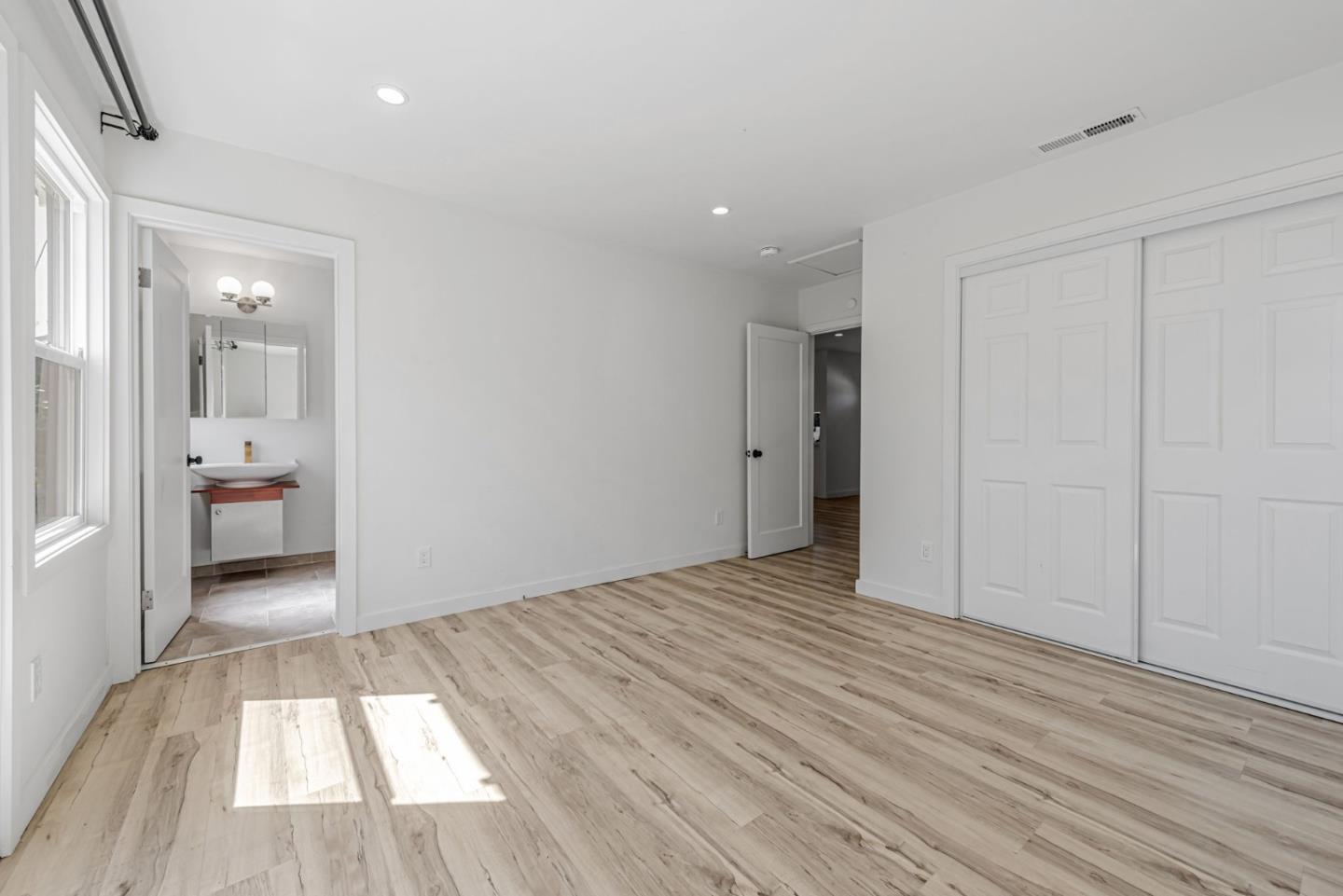 138 E Hillsdale Blvd