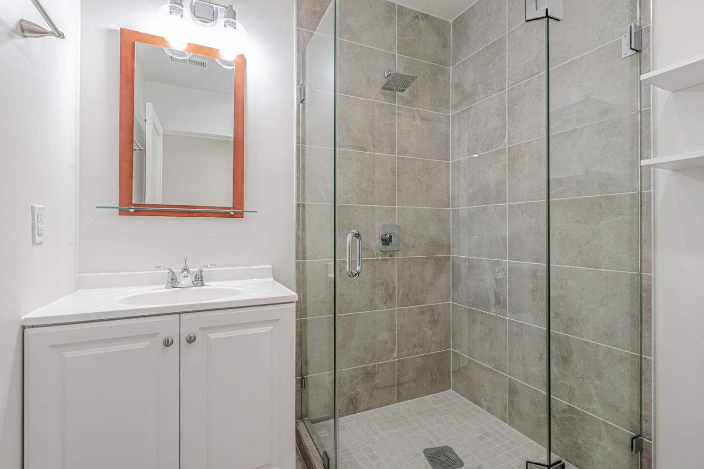 138 E Hillsdale Blvd