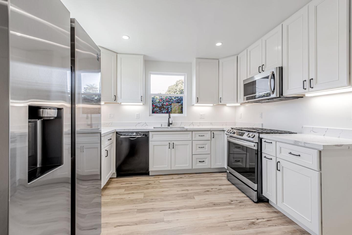 138 E Hillsdale Blvd