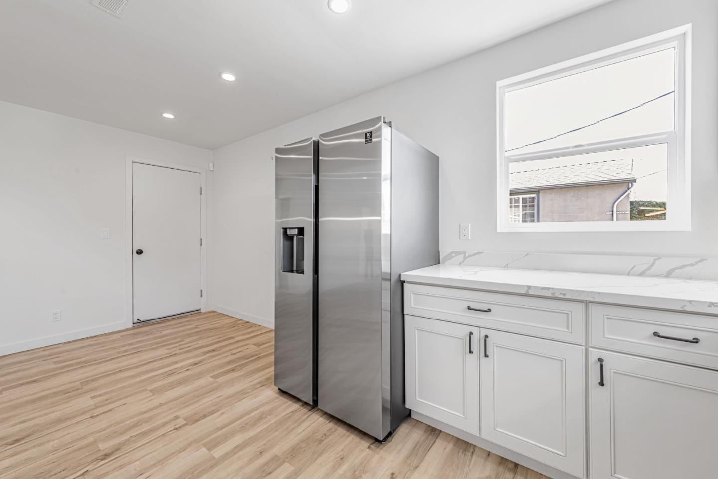 138 E Hillsdale Blvd