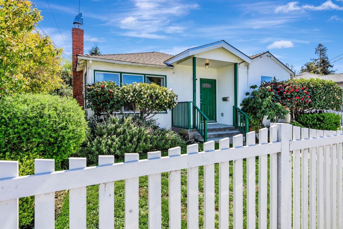 138 E Hillsdale Blvd