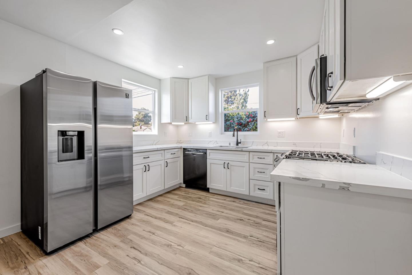 138 E Hillsdale Blvd