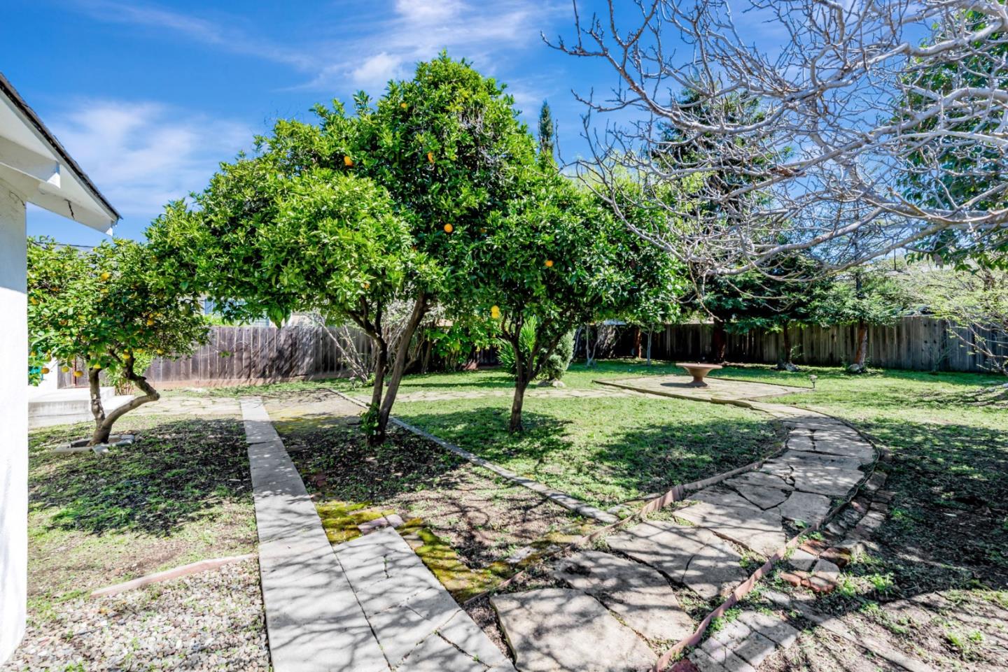 138 E Hillsdale Blvd