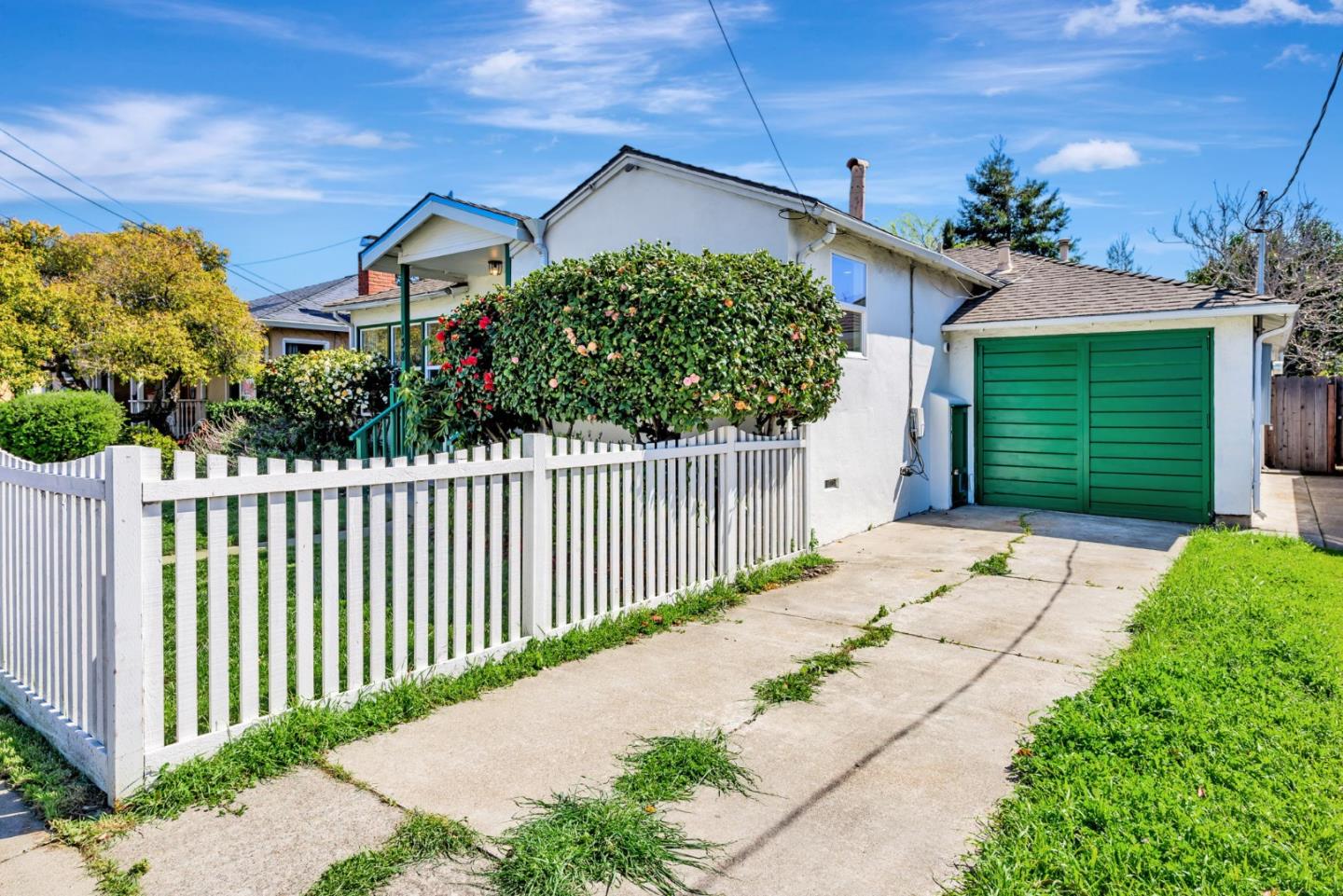 138 E Hillsdale Blvd