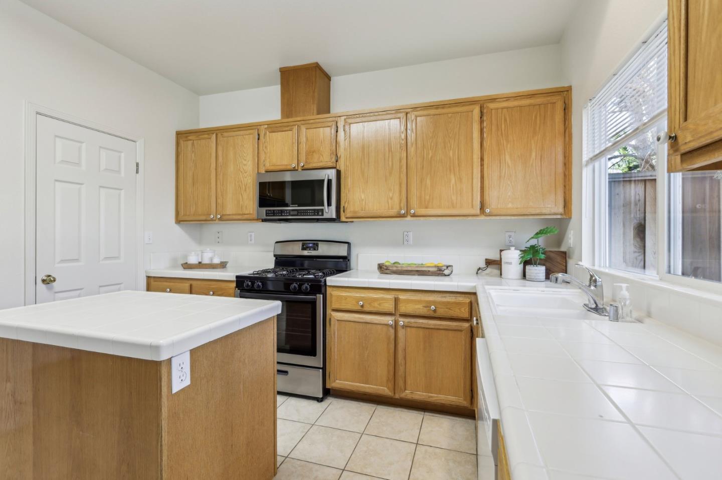 1439 Grey Hawk Way