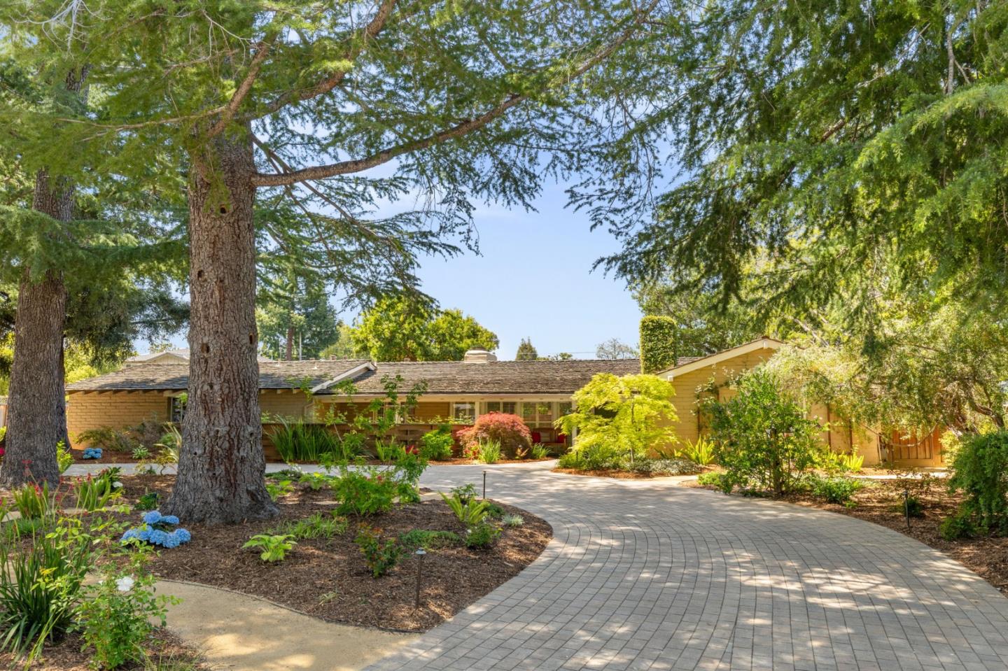 690 Torwood Lane