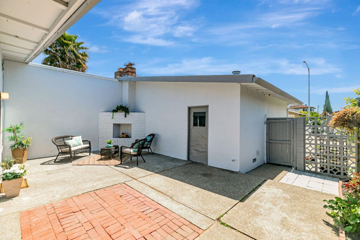 409 Gibbons Ct