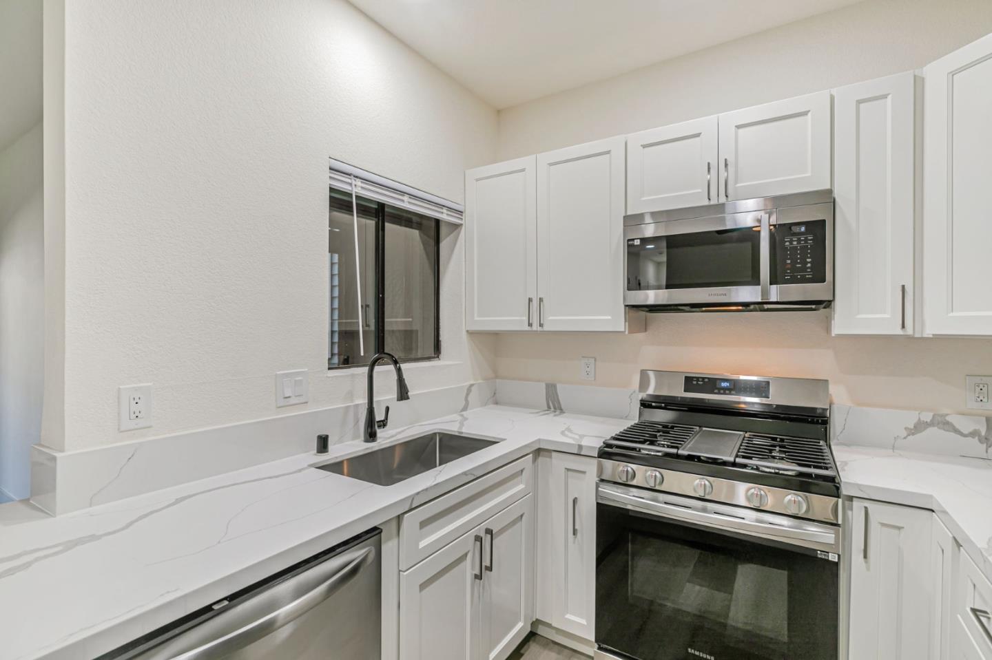 3550 Buttonwood TER 113