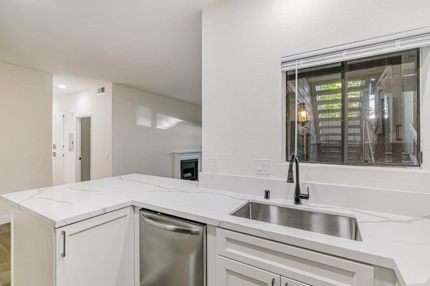3550 Buttonwood TER 113