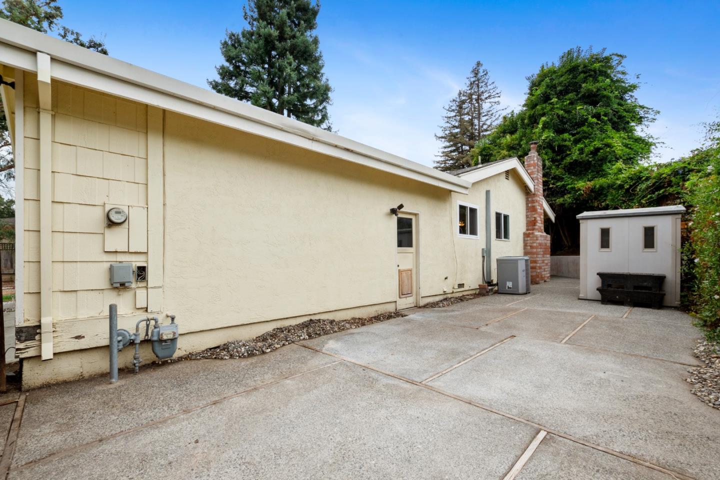 1091 Century Drive