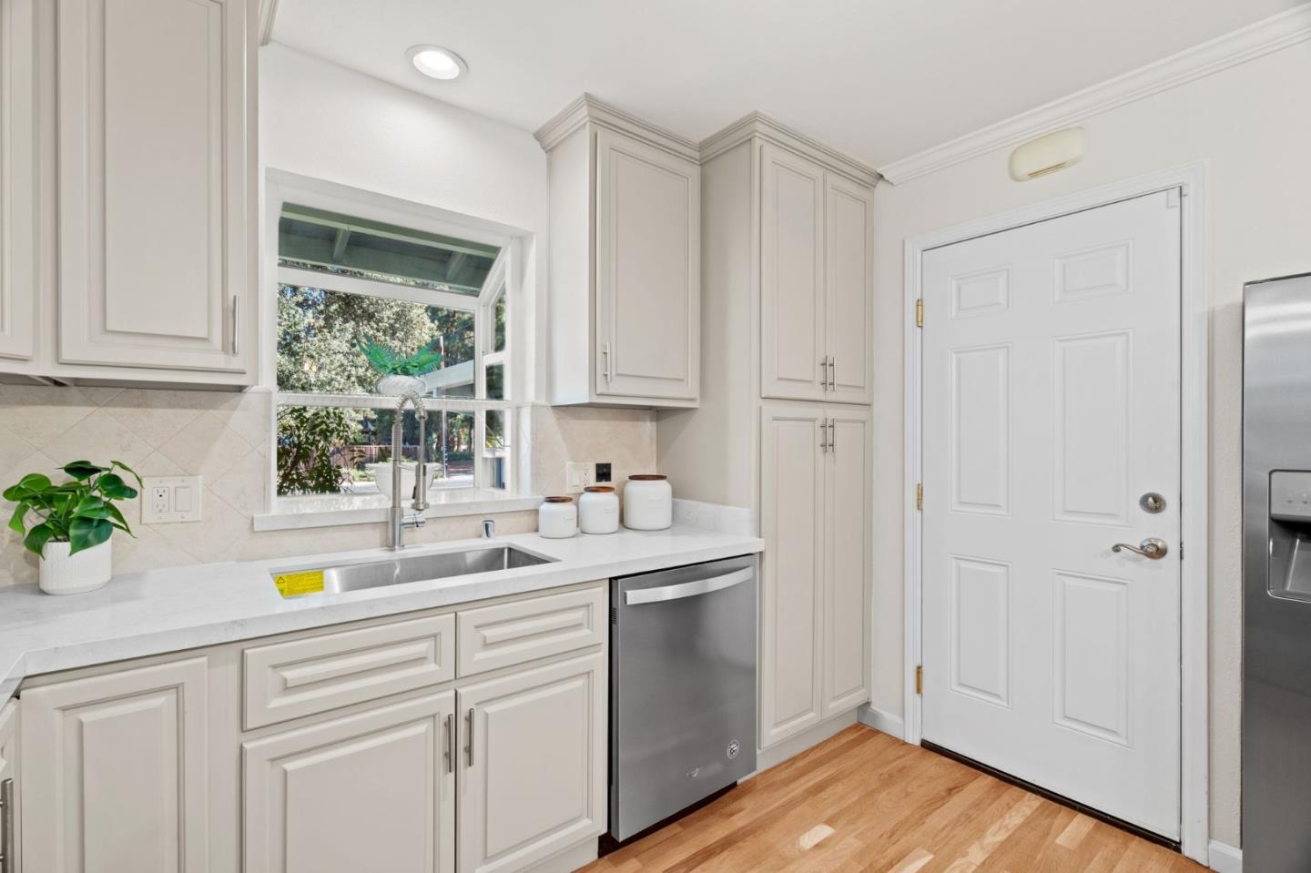 2267 Fenian Drive, Campbell