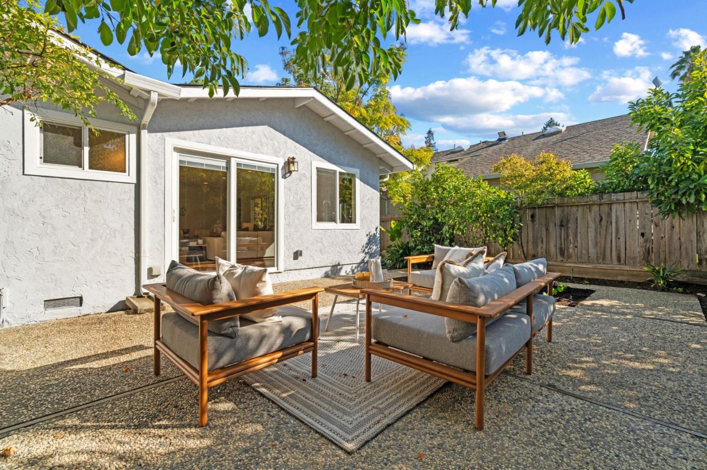 2267 Fenian Drive, Campbell