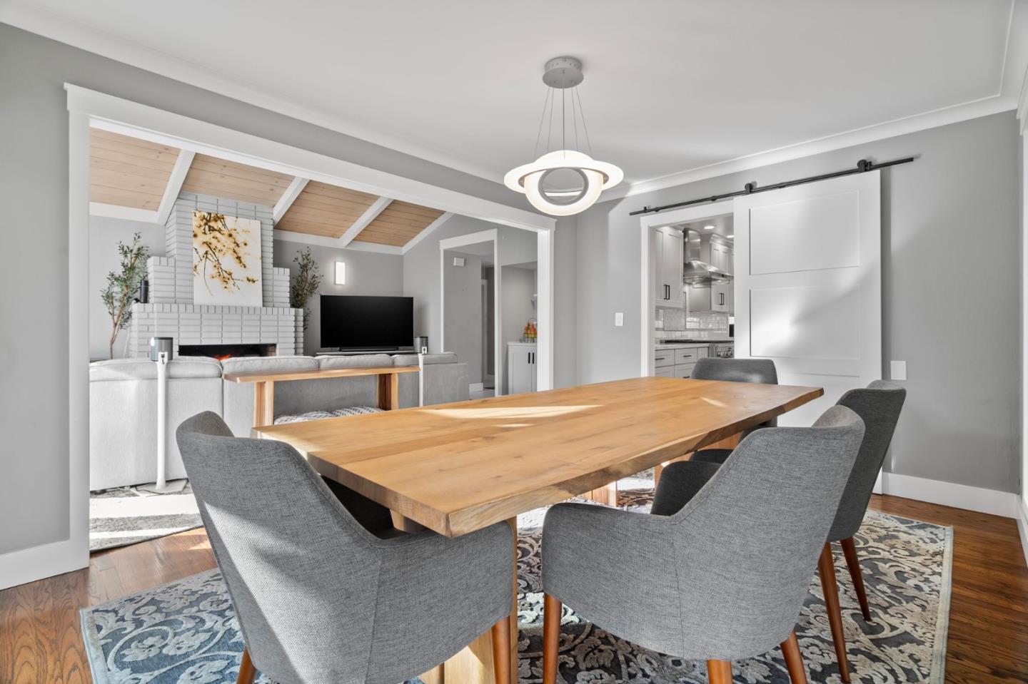 878 Miranda Green Street