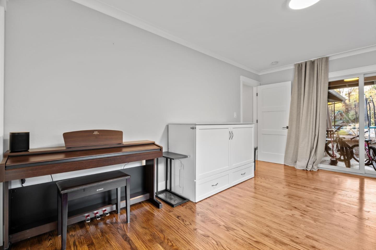 878 Miranda Green Street