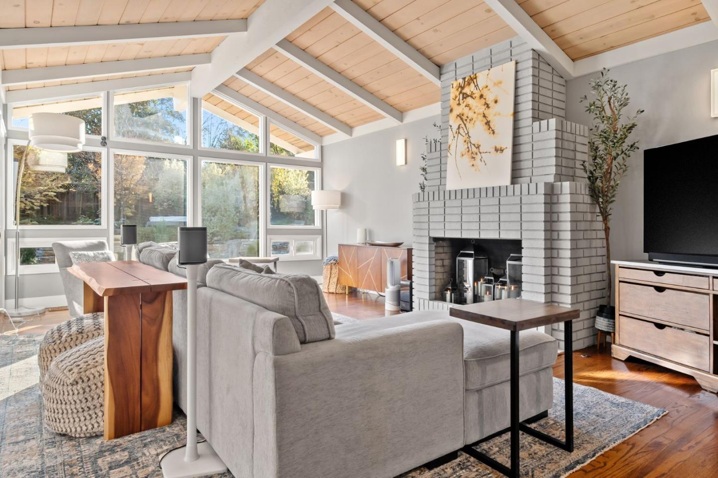 878 Miranda Green Street