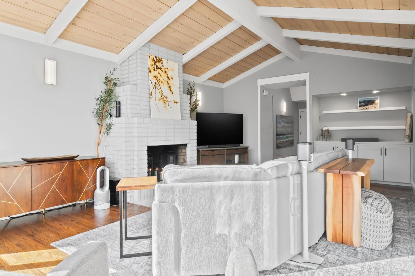 878 Miranda Green Street