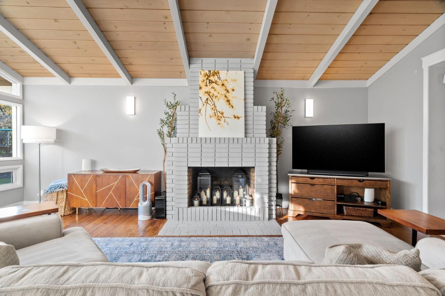 878 Miranda Green Street