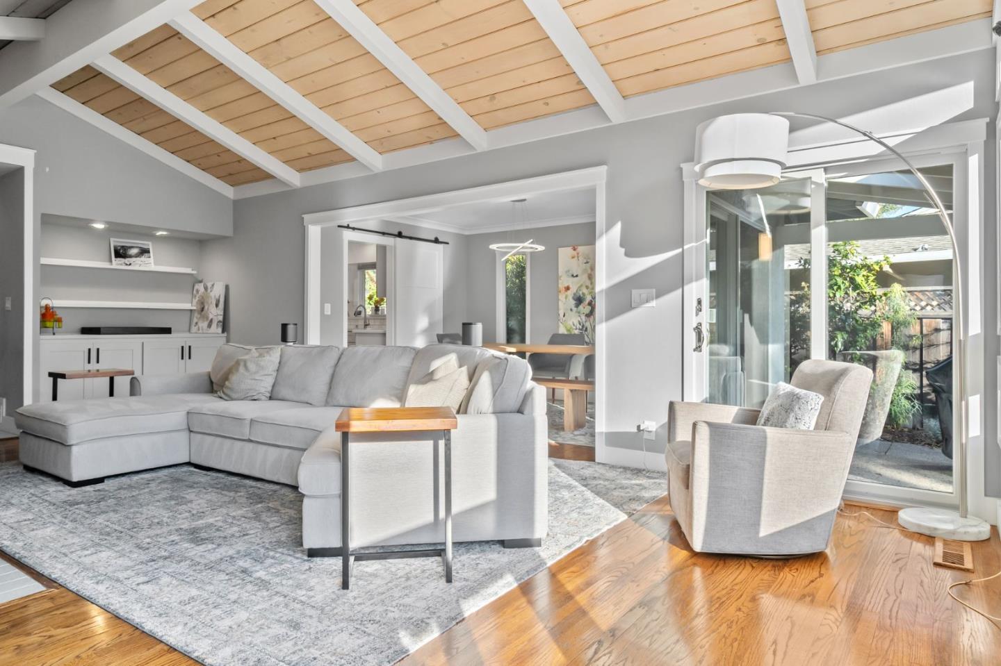 878 Miranda Green Street