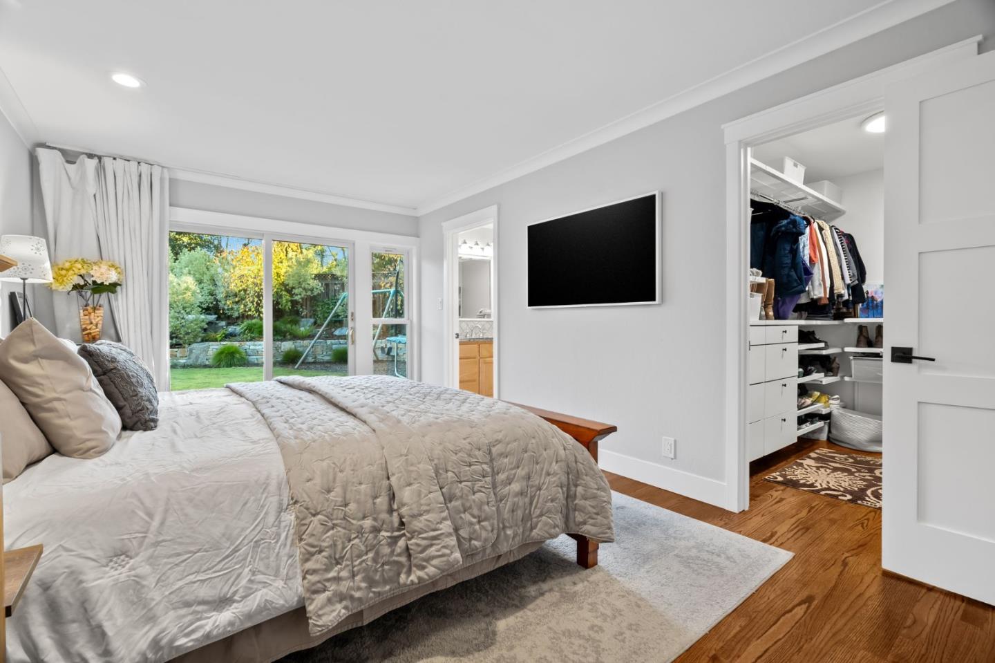 878 Miranda Green Street