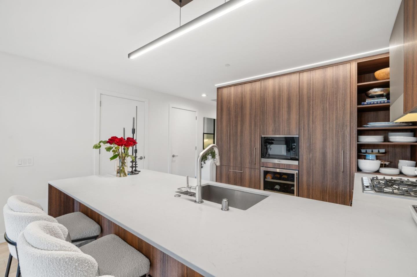 280 Spear Street 8J