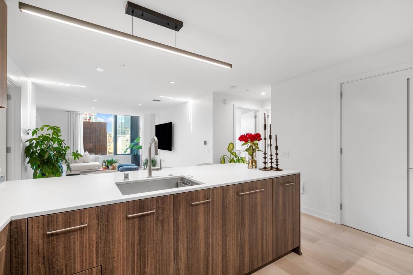 280 Spear Street 8J