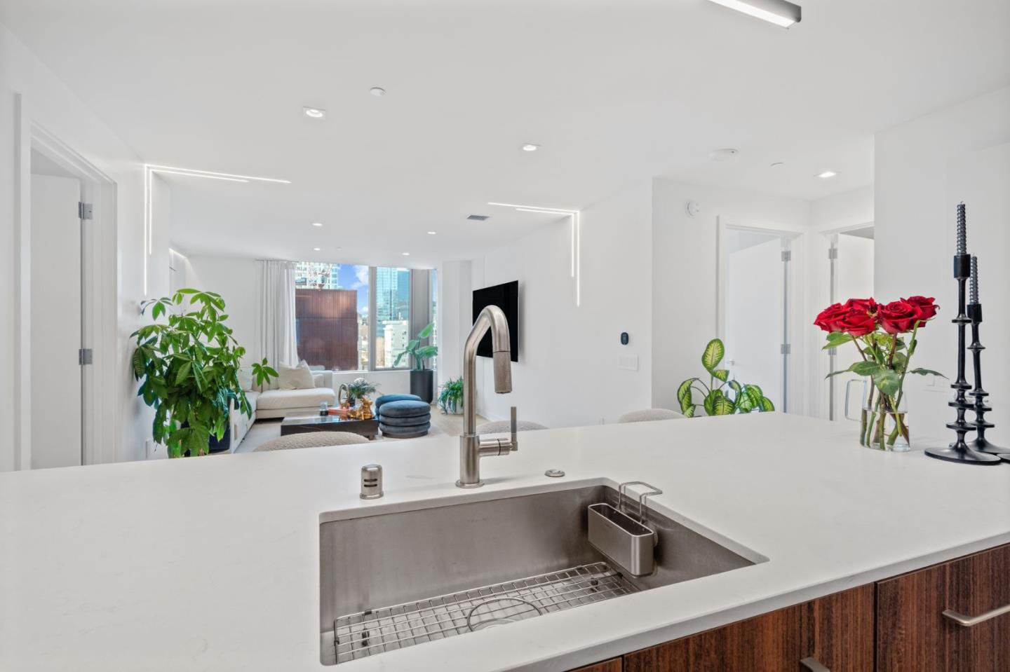 280 Spear Street 8J