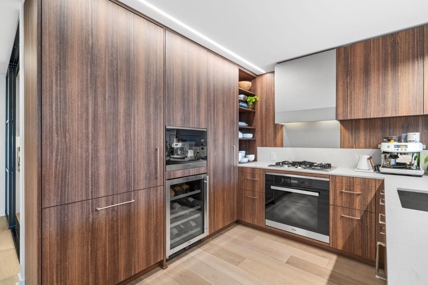 280 Spear Street 8J